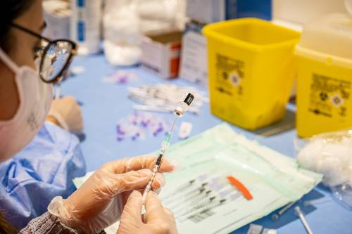 Ecco perché chi è stato vaccinato si può infettare