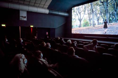 Il cinema ricomincia da "Due" per raccontare la solitudine
