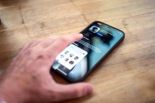 Clubhouse, la festa è finita: download a picco per l'app