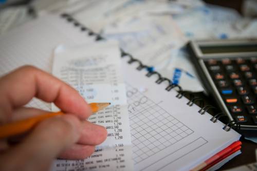 Sfratti per i morosi pre-Covid. Prorogate Irap e plastic tax