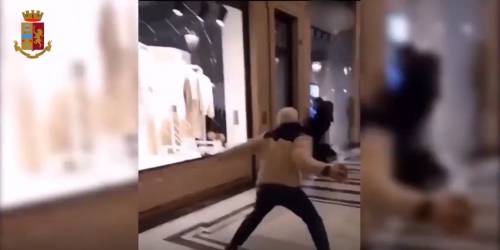 "L'hashish stimola la creatività". E il giudice grazia il rapper che devasta le vetrine
