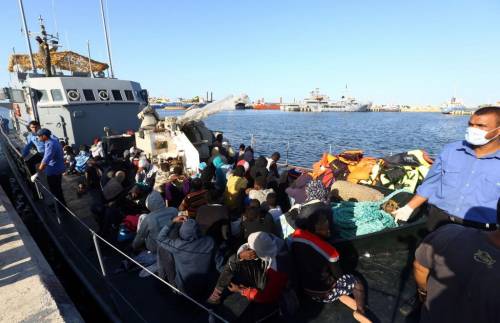 Quei no al piano migranti: così la Ue abbandona l'Italia