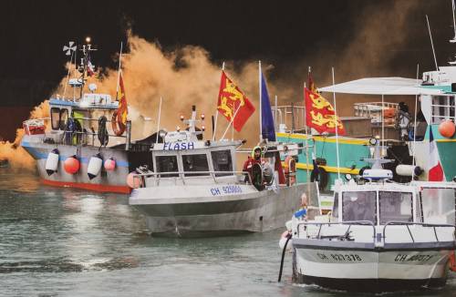 Brexit, la guerra della pesca. Navi militari da Londra e Parigi