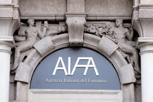 Vaccinazione ai raggi X, ecco tutte le statistiche. Solo lo 0,3% sta male. Con Vaxzevria 34 trombosi