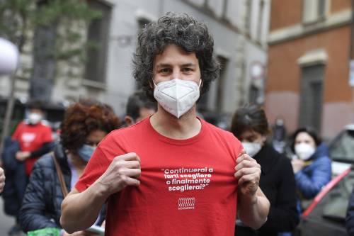 "I pirla fanno danni...": Bizzarri asfalta le Sardine