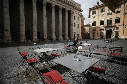 Gli scettici delle #riaperture tifano coprifuoco. Vogliono ancora spiarci?