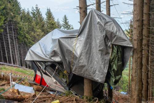 La gip garantista rimossa dal caso funivia. La giustizia litiga anche su 14 morti