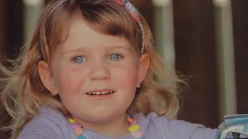 Tragedia al parco giochi: bambina muore schiacciata dal padre