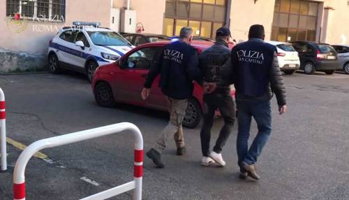 Rapina anziana signora alla fermata dell'autobus: in manette 42enne georgiano
