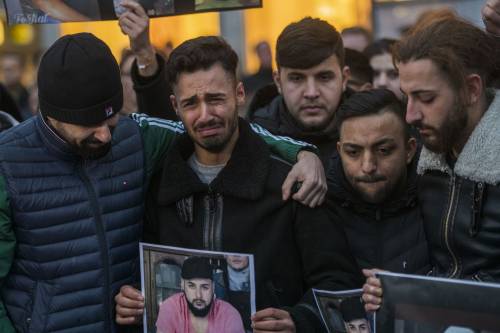 Berlino schiera i soldati davanti a ogni moschea