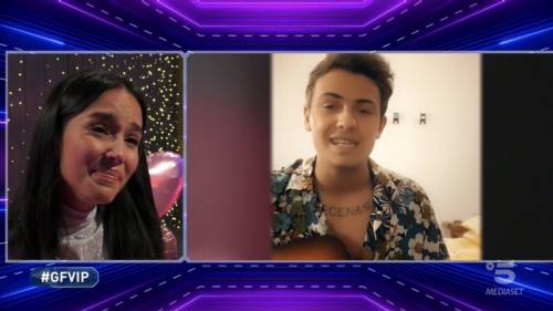 Gf Vip, Fede scrive una canzone inedita per Paola che si commuove: "Sei una parte di me"