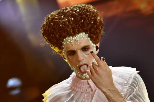 Achille Lauro si racconta: "Sono passato da essere nessuno a firmare contratti a sei zeri"