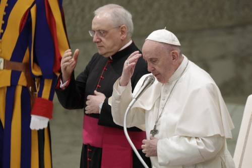 Solo in una San Pietro deserta. La messa simbolo del Papa