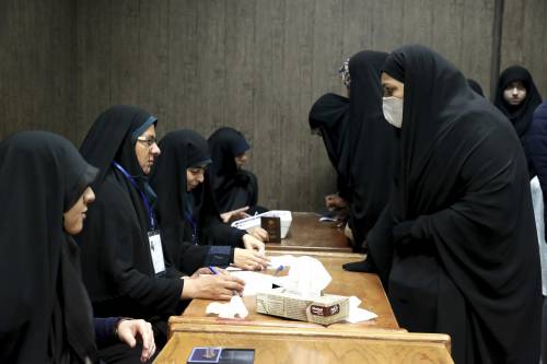 Elezioni in Iran, chiusi i seggi: conservatori favoriti