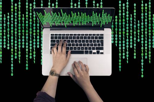 Un clic e ti intercettano il telefono. Ecco come agiranno i trojan