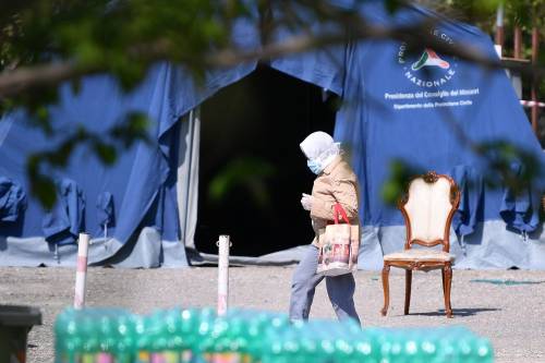 Il Selam palace isolato dall'esercito: screening a tappeto sui migranti 15