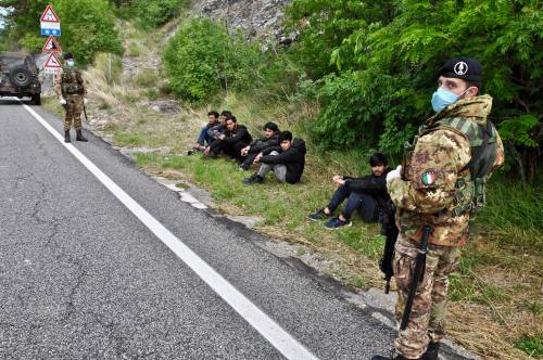 Militari impegnati al confine tra Italia e Slovenia 2