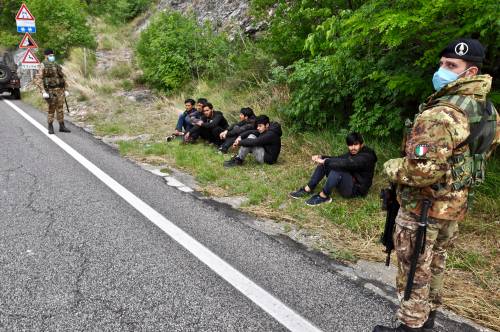 Militari impegnati al confine tra Italia e Slovenia 3