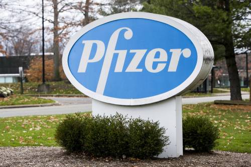 Vaccino, Pfizer brucia tutti: sarà somministrato già dalla prossima settimana Vaccino, Pfizer brucia tutti: sarà somministrato già dalla prossima settimana