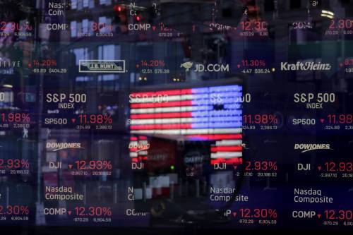 Gli Usa piangono 100mila morti. Ma a Wall Street tornano i broker