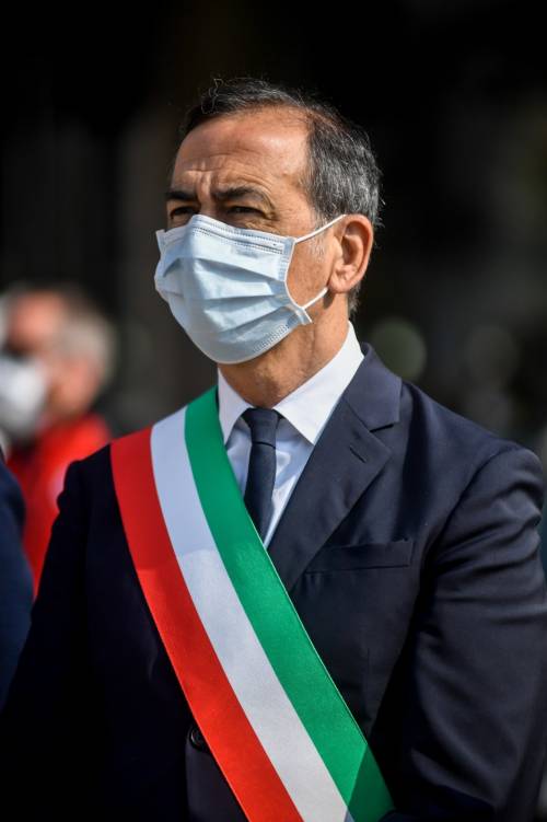 Il sindaco Sala turista a Firenze, incontro con Nardella: "Risorgeremo insieme" Il sindaco Sala turista a Firenze, incontro con Nardella: "Risorgeremo insieme"