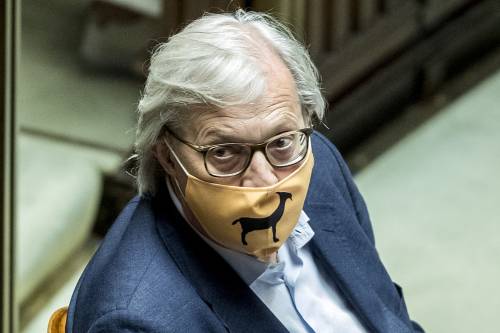 "Sistemi la mascherina". Sgarbi: "Non posso, porto il certificato medico"