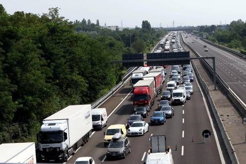 Caos autostrade dal Brennero alla Sicilia. Ma alberghi pieni Caos autostrade dal Brennero alla Sicilia. Ma alberghi pieni