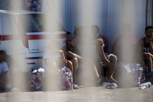 "Noi la tendopoli non la vogliamo", sette sindaci contro il Viminale "Noi la tendopoli non la vogliamo", sette sindaci contro il Viminale