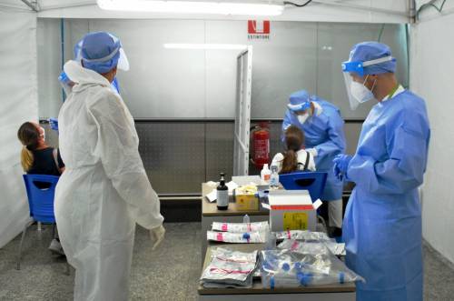 E adesso preoccupano i numeri della Campania. "Test obbligatori per chi arriva dall E adesso preoccupano i numeri della Campania. "Test obbligatori per chi arriva dall