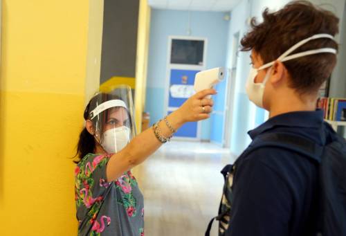 "Non eccedere con i tamponi: non tutti i bimbi con febbre sono infetti" "Non eccedere con i tamponi: non tutti i bimbi con febbre sono infetti"