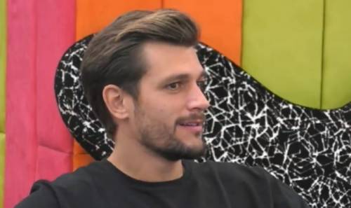 Gf Vip, Andrea Zelletta fa una strana richiesta: "Voglio un bagno, senza telecamere per sfogarmi" Gf Vip, Andrea Zelletta fa una strana richiesta: "Voglio un bagno, senza telecamere per sfogarmi"