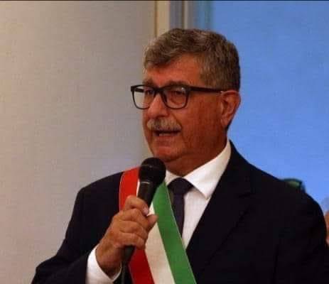 Contrae il coronavirus da un paziente: ?muore sindaco medico Contrae il coronavirus da un paziente: ?muore sindaco medico