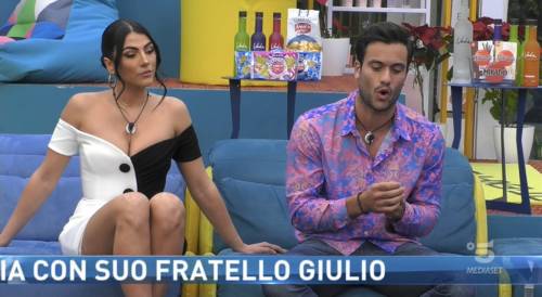 Gf Vip, dramma familiare tra Pierpaolo Pretelli e suo fratello per Giulia: "Sono molto deluso, esco" Gf Vip, dramma familiare tra Pierpaolo Pretelli e suo fratello per Giulia: "Sono molto deluso, esco"