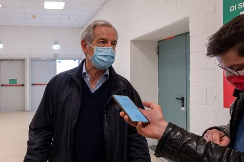 Il piano di Bertolaso: "Una app per vaccinare 150mila lombardi al giorno" Il piano di Bertolaso: "Una app per vaccinare 150mila lombardi al giorno"