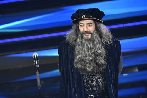 Sanremo, Max Gazzè infiamma i social: "Canta piano vaccini Arcuri" Sanremo, Max Gazzè infiamma i social: "Canta piano vaccini Arcuri"