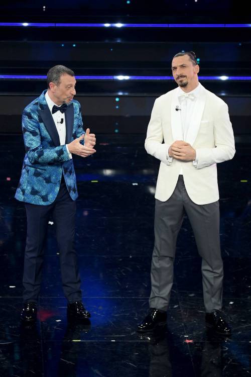 Sanremo, è polemica per la durata. Anche Ibra ci scherza su: "Rischiamo squalifica" Sanremo, è polemica per la durata. Anche Ibra ci scherza su: "Rischiamo squalifica"