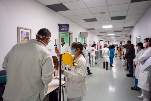 Covid, ecco le due date chiave: "Picco il 20 marzo, a giugno il virus rallenterà" Covid, ecco le due date chiave: "Picco il 20 marzo, a giugno il virus rallenterà"