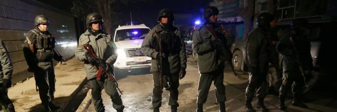 Attentato in un ristorante di Kabul, 21 morti. Anche ...