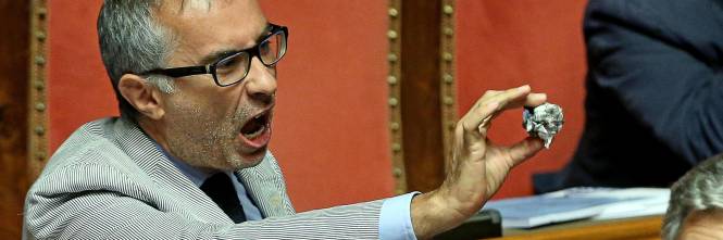 Tra palline e pianisti l'Aula diventa un circo - IlGiornale.it