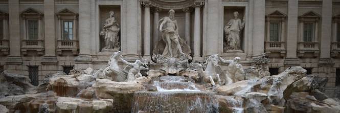 Bagno Nella Fontana Di Trevi.Roma Ancora Bagni Nella Fontana Di Trevi 3 Casi In Poche Ore Ilgiornale It