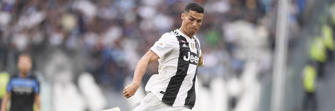 Babbo Natale Juventus.Regalo Alla Signora Da Babbo Natale Cr7 408 Milioni Di Euro Ilgiornale It