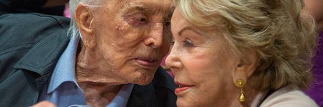 65 Anni Di Matrimonio Per Kirk Douglas E Sua Moglie Anne Sono La Coppia Piu Longeva Di Hollywood Ilgiornale It