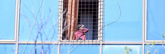 Il Selam palace isolato dall'esercito: screening a tappeto sui migranti 1