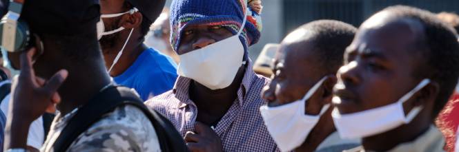 Migranti Infetti In Giro Per L Italia E Il Governo Riapre Il Centro Accoglienza Di Cona Ilgiornale It