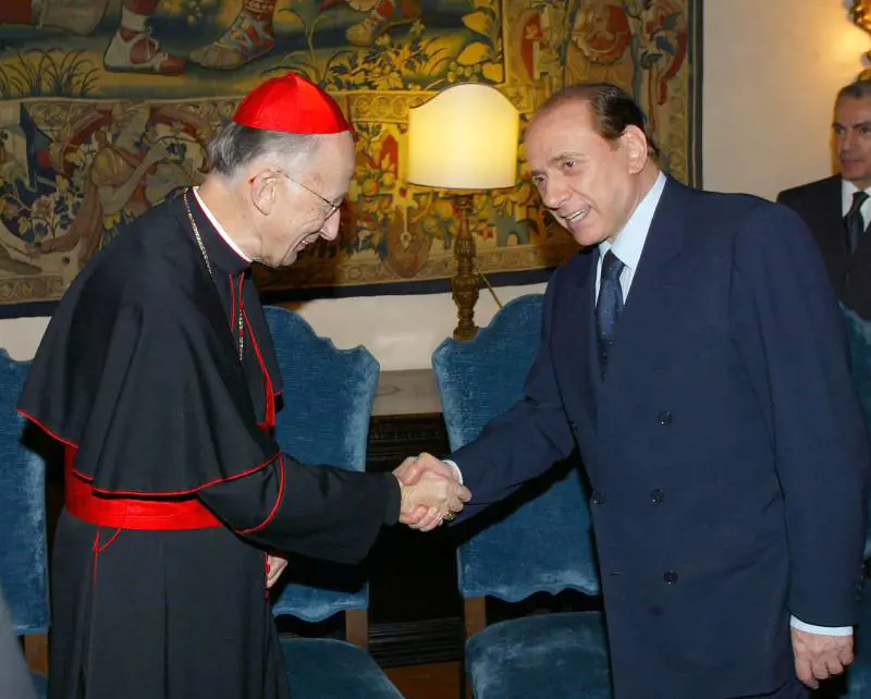 Dalla diaspora dopo la fine della Dc, allo scontro con Prodi e l’asse con Berlusconi: chi era Ruini