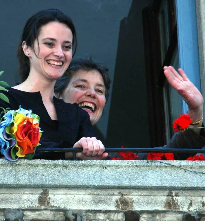 Clementina è a casa: il quartiere oggi fa festa