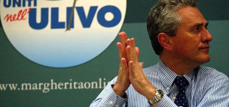Rapinavano banche e uffici postali: un’impronta digitale tradisce 5 banditi