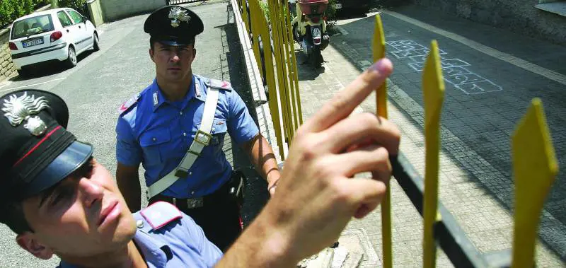 Finto operaio deruba anziana di contanti e preziosi