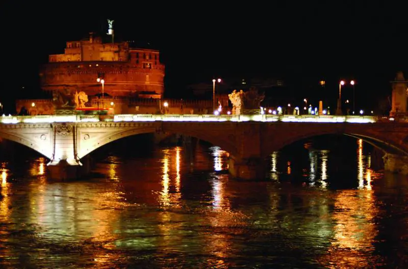 Acerra, fedeli in coda per il miracolo «La Madonna si muove, cè il video»