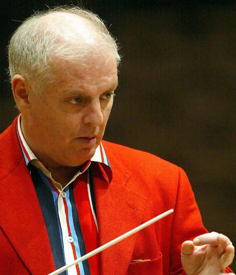 Sfilate, danze e folklore A Milano è già carnevale